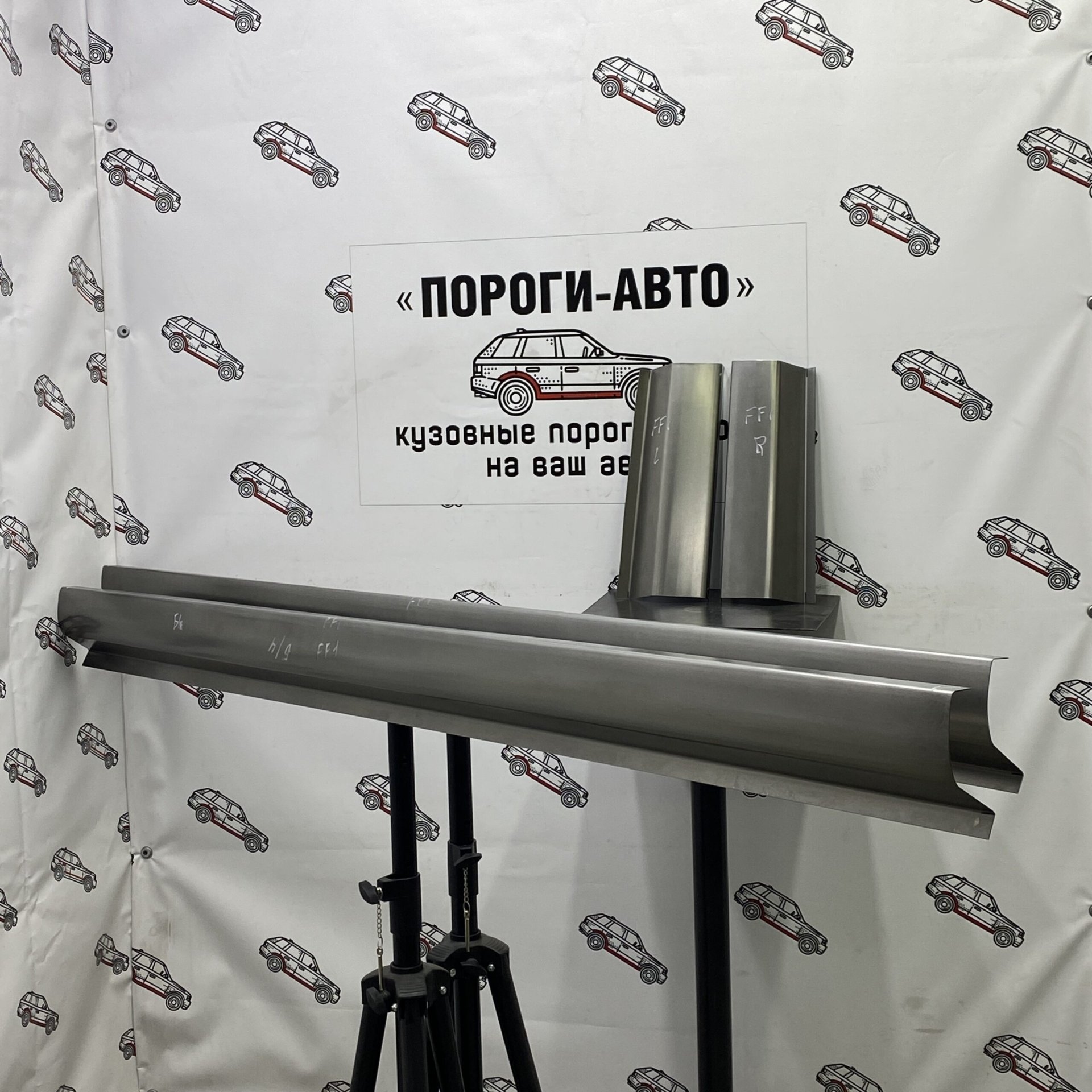 1 989 р. Правый ремонтный порог Пороги-Авто  Ford Focus  1 (1998-2005) седан дорестайлинг, универсал дорестайлинг, хэтчбэк 3 дв. дорестайлинг, хэтчбэк 5 дв. дорестайлинг, седан рестайлинг, универсал рестайлинг, хэтчбэк 3 дв. рестайлинг, хэтчбэк 5 дв. рестайлинг (холоднокатаная сталь 1 мм)  с доставкой в г. Кемерово