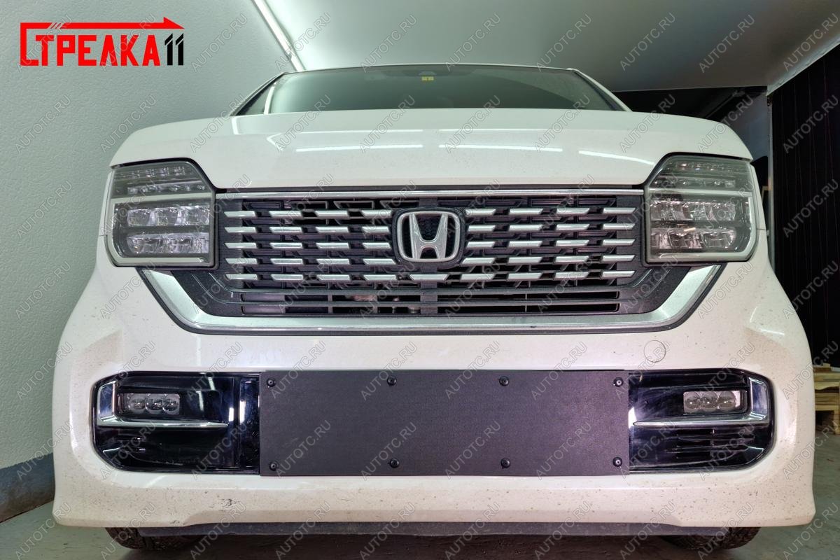 1 459 р. Зимняя заглушка решетки радиатора (низ) (РФ номер) Стрелка11  Honda N-WGN  JH3,JH4 (2019-2022) дорестайлинг (черная)  с доставкой в г. Кемерово
