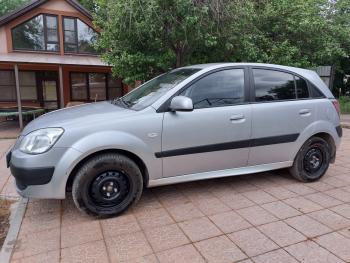 3 499 р. Пластиковые накладки порогов Фанат Тюнинг KIA Rio 2 JB дорестайлинг, хэтчбэк 5 дв. (2005-2009) (неокрашенные (глянец под окраску))  с доставкой в г. Кемерово. Увеличить фотографию 2