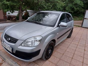 Пластиковые накладки порогов Фанат Тюнинг KIA Rio 2 JB дорестайлинг, хэтчбэк 5 дв. (2005-2009)