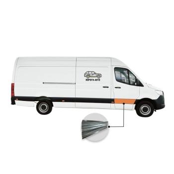 Вставка под молдинг двери пассажирской Volkswagen Crafter maxi