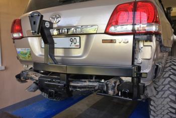 93 329 р. Калитка РИФ с фаркопом в штатный задний бампер Toyota Land Cruiser 200 2008-2015 под штатное колесо, с подсветкой номера РИФ rif200-80001  с доставкой в г. Кемерово. Увеличить фотографию 6