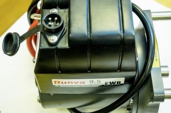 50 769 р. Лебёдка автомобильная электрическая 12V Runva 9500 lbs 4350 кг влагозащищенная, стальной трос RUNVA ewb9500u  с доставкой в г. Кемерово. Увеличить фотографию 2