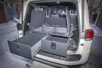 29 999 р. Органайзер в багажник для Toyota Land Cruiser 300 (2 выдв.ящика+клав.замки+спальник) РФ 300-004  с доставкой в г. Кемерово. Увеличить фотографию 1