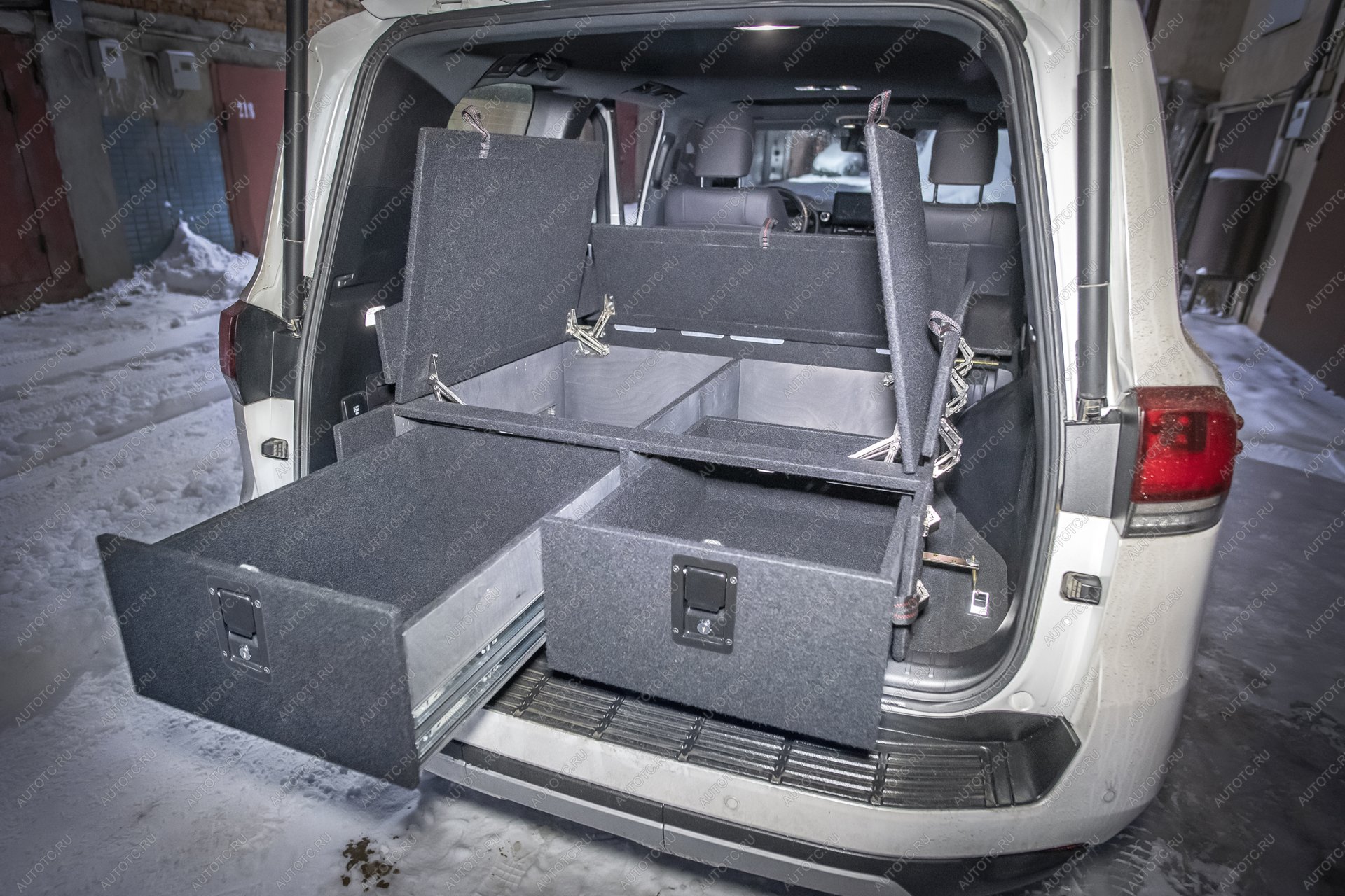 29 999 р. Органайзер в багажник для Toyota Land Cruiser 300 (2 выдв.ящика+клав.замки+спальник) РФ 300-004  с доставкой в г. Кемерово