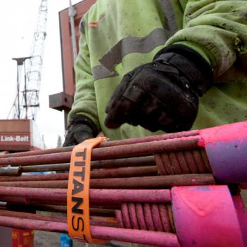 2 379 р. Ремень крепёжный TitanStraps Industrial оранжевый L = 64 см (Dmax = 18 см, Dmin = 5,5 см) TitanStraps tsi-0125-fo  с доставкой в г. Кемерово. Увеличить фотографию 5