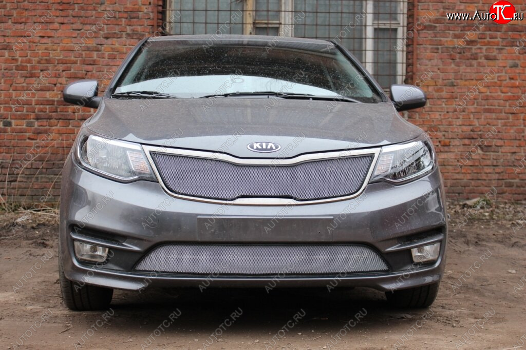 3 149 р. Защитная сетка в бампер (низ, ячейка 3х7 мм) Alfeco Стандарт KIA Rio 3 QB рестайлингхэтчбек5дв. (2015-2017) (Хром)  с доставкой в г. Кемерово