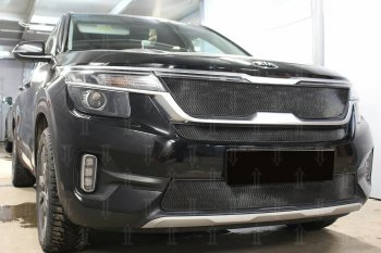 2 799 р. Защитная сетка в бампер (низ, с датчиком SCC, ячейка 3х7 мм) Alfeco Стандарт  KIA Seltos (2019-2025) (Чёрная)  с доставкой в г. Кемерово. Увеличить фотографию 4