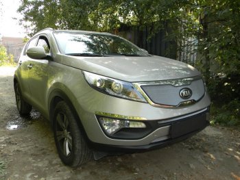 3 399 р. Защитная сетка в бампер (верх, ячейка 3х7 мм) Alfeco Стандарт  KIA Sportage  3 SL (2014-2016) рестайлинг (Хром)  с доставкой в г. Кемерово. Увеличить фотографию 2