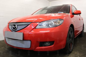 3 279 р. Защитная сетка в бампер (верх, ячейка 3х7 мм) Alfeco Стандарт  Mazda 3/Axela  BK (2006-2009) рестайлинг седан (Хром)  с доставкой в г. Кемерово. Увеличить фотографию 3