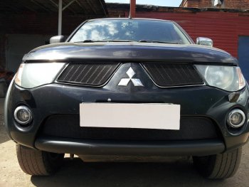 Защитная сетка в бампер (низ, ячейка 3х7 мм) Alfeco Стандарт Mitsubishi L200 4  дорестайлинг (2006-2014) (Чёрная)