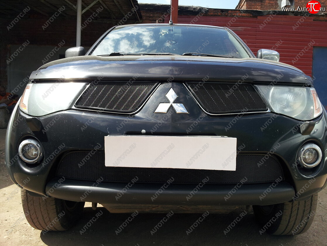 3 169 р. Защитная сетка в бампер (низ, ячейка 3х7 мм) Alfeco Стандарт Mitsubishi L200 4  дорестайлинг (2006-2014) (Чёрная)  с доставкой в г. Кемерово