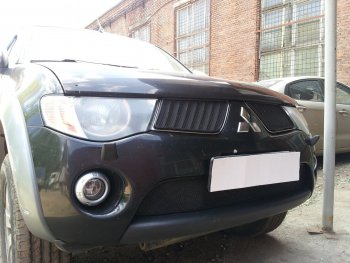 3 169 р. Защитная сетка в бампер (низ, ячейка 3х7 мм) Alfeco Стандарт Mitsubishi L200 4  дорестайлинг (2006-2014) (Чёрная)  с доставкой в г. Кемерово. Увеличить фотографию 3