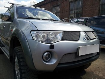 3 299 р. Защитная сетка в бампер (низ, ячейка 3х7 мм) Alfeco Стандарт  Mitsubishi L200  4 (2006-2014)  дорестайлинг (Хром)  с доставкой в г. Кемерово. Увеличить фотографию 3