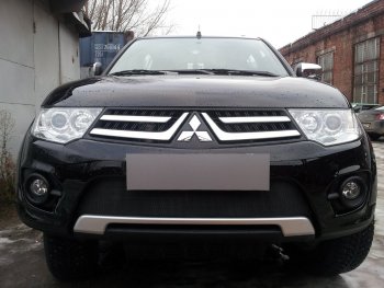 3 089 р. Защитная сетка в бампер (низ, ячейка 3х7 мм) Alfeco Стандарт Mitsubishi L200 4  рестайлинг (2013-2016) (Чёрная)  с доставкой в г. Кемерово. Увеличить фотографию 4