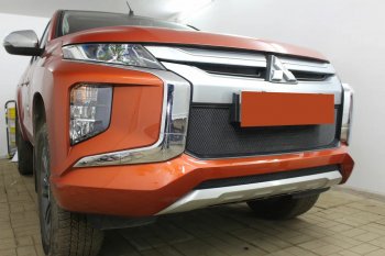 2 569 р. Защитная сетка в бампер (низ, ячейка 3х7 мм) Alfeco Стандарт  Mitsubishi L200  5 KK,KL (2018-2022) рестайлинг (Чёрная)  с доставкой в г. Кемерово. Увеличить фотографию 4