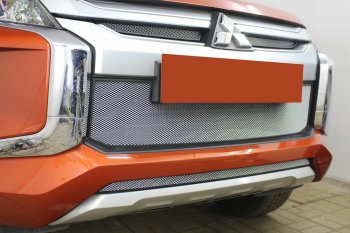 2 699 р. Защитная сетка в бампер (низ, ячейка 3х7 мм) Alfeco Стандарт  Mitsubishi L200  5 KK,KL (2018-2022) рестайлинг (Хром)  с доставкой в г. Кемерово. Увеличить фотографию 2