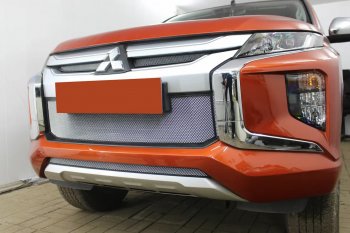 2 699 р. Защитная сетка в бампер (низ, ячейка 3х7 мм) Alfeco Стандарт  Mitsubishi L200  5 KK,KL (2018-2022) рестайлинг (Хром)  с доставкой в г. Кемерово. Увеличить фотографию 4