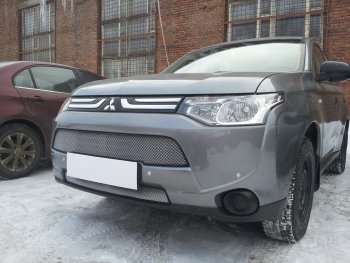6 349 р. Защитная сетка в бампер (2 части, ячейка 3х7 мм) Alfeco Стандарт Mitsubishi Outlander GF дорестайлинг (2012-2014) (Хром)  с доставкой в г. Кемерово. Увеличить фотографию 3