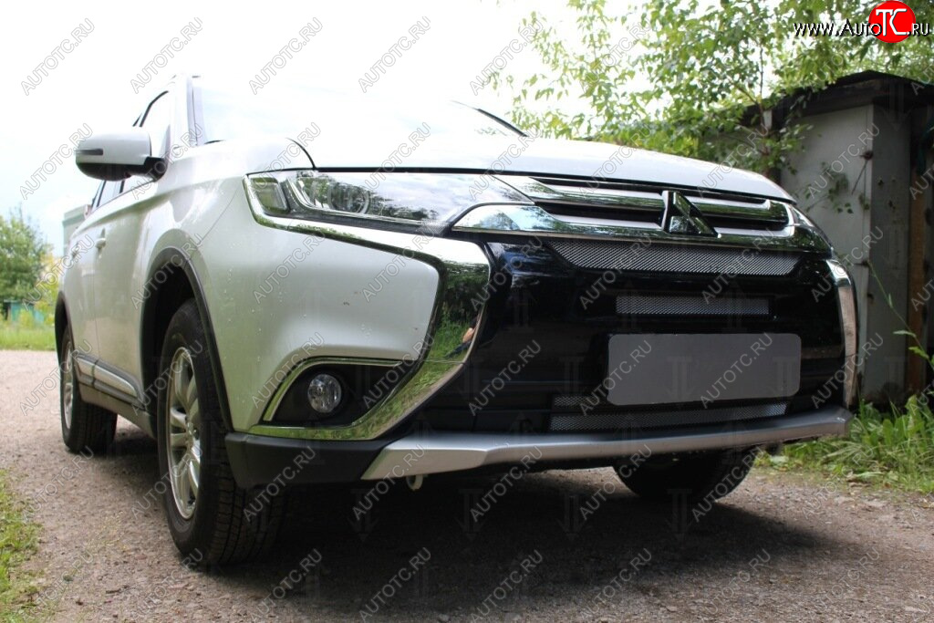 7 599 р. Защитная сетка в бампер (4 части, ячейка 3х7 мм) Alfeco Стандарт  Mitsubishi Outlander  GF (2015-2018) 2-ой рестайлинг (Хром)  с доставкой в г. Кемерово