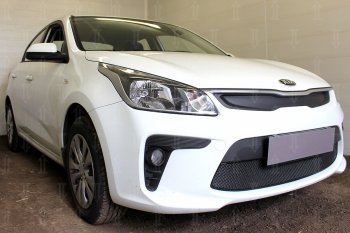 4 299 р. Защитная сетка в бампер (низ, ячейка 4х10 мм) Alfeco Премиум  KIA Rio  4 YB (2017-2020) дорестайлинг, хэтчбэк (Чёрная)  с доставкой в г. Кемерово. Увеличить фотографию 3