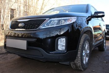 3 899 р. Защитная сетка в бампер (низ, ячейка 4х10 мм) Alfeco Премиум  KIA Sorento  XM (2012-2015) рестайлинг (Чёрная)  с доставкой в г. Кемерово. Увеличить фотографию 2