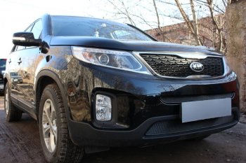 3 899 р. Защитная сетка в бампер (низ, ячейка 4х10 мм) Alfeco Премиум  KIA Sorento  XM (2012-2015) рестайлинг (Чёрная)  с доставкой в г. Кемерово. Увеличить фотографию 3