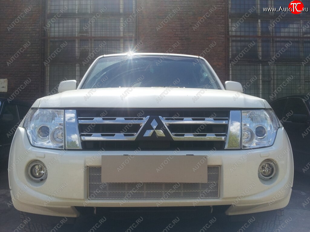 4 649 р. Защитная сетка в бампер (низ, ячейка 3х7 мм) Стрелка11 Премиум  Mitsubishi Pajero ( 4 V90,  4 V80) (2011-2015) 1-ый рестайлинг, 3 дв. 1-ый рестайлинг (Хром)  с доставкой в г. Кемерово