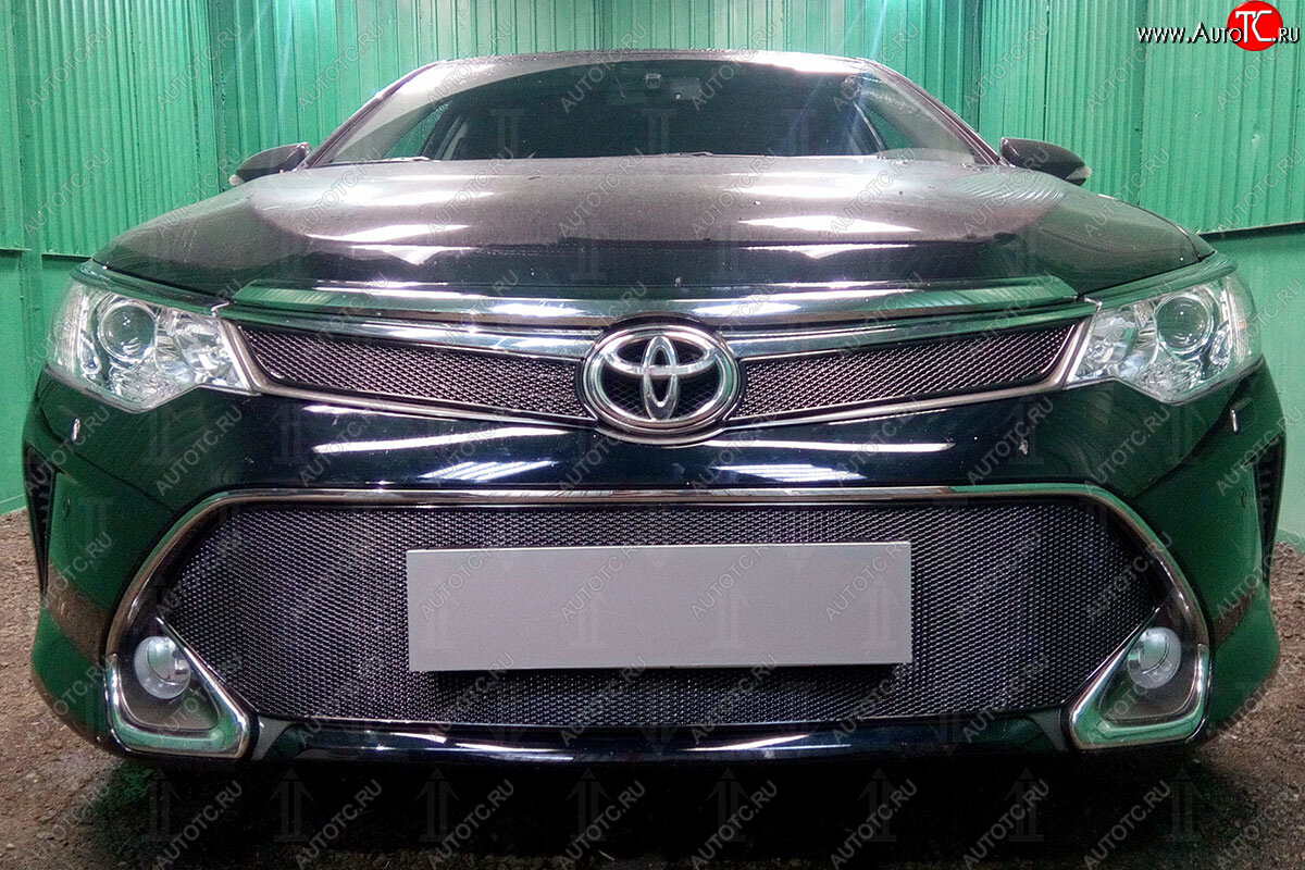 5 199 р. Защитная сетка в бампер (низ, ячейка 4х10 мм) Стрелка11 Премиум Toyota Camry XV55 1-ый рестайлинг (2014-2017) (Чёрная)  с доставкой в г. Кемерово