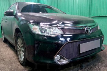 5 199 р. Защитная сетка в бампер (низ, ячейка 4х10 мм) Стрелка11 Премиум Toyota Camry XV55 1-ый рестайлинг (2014-2017) (Чёрная)  с доставкой в г. Кемерово. Увеличить фотографию 3