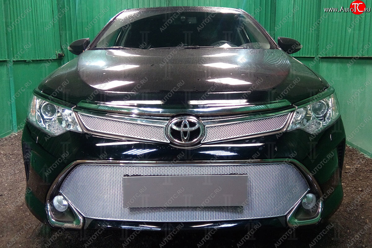 5 299 р. Защитная сетка в бампер (низ, ячейка 4х10 мм) Стрелка11 Премиум Toyota Camry XV55 1-ый рестайлинг (2014-2017) (Хром)  с доставкой в г. Кемерово
