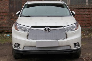 4 299 р. Защитная сетка в бампер (низ, ячейка 4х10 мм) Стрелка11 Премиум  Toyota Highlander  XU50 (2013-2017) дорестайлинг (Хром)  с доставкой в г. Кемерово. Увеличить фотографию 1