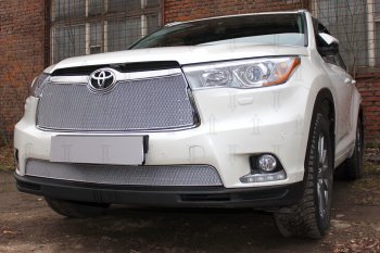 4 299 р. Защитная сетка в бампер (низ, ячейка 4х10 мм) Стрелка11 Премиум  Toyota Highlander  XU50 (2013-2017) дорестайлинг (Хром)  с доставкой в г. Кемерово. Увеличить фотографию 3