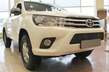 4 299 р. Защитная сетка в бампер (низ, ячейка 4х10 мм) Стрелка11 Премиум  Toyota Hilux  AN120 (2016-2020) дорестайлинг (Чёрная)  с доставкой в г. Кемерово. Увеличить фотографию 3