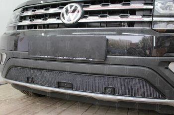 4 499 р. Защитная сетка в бампер (низ, ячейка 4х10 мм) Стрелка11 Премиум  Volkswagen Teramont  CA1 (2016-2020) дорестайлинг (Чёрная)  с доставкой в г. Кемерово. Увеличить фотографию 2