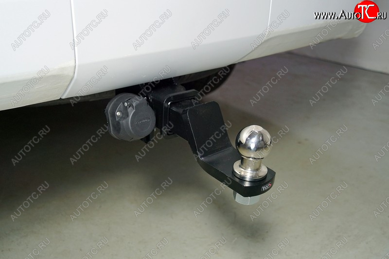 16 399 р. Фаркоп (тягово-сцепное устройство) TCC Тюнинг  Toyota Land Cruiser  J300 (2021-2025) дорестайлинг (оцинкованный, шар E нержавейка)  с доставкой в г. Кемерово