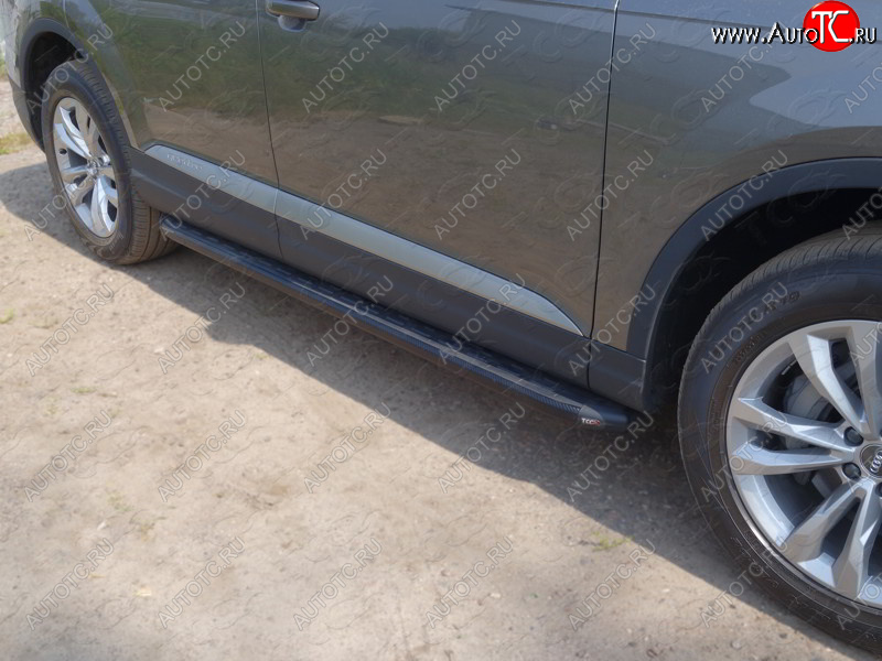 30 999 р. Пороги алюминиевые с пластиковой накладкой ТСС Тюнинг  Audi Q7  4M (2015-2020) дорестайлинг (карбон черный)  с доставкой в г. Кемерово