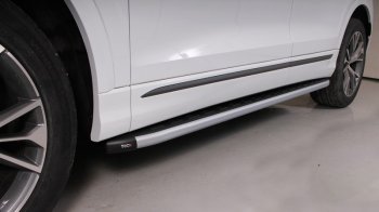 Пороги алюминиевые с пластиковой накладкой ТСС Тюнинг Audi Q8  4MN (2018-2022) (карбон серебро)
