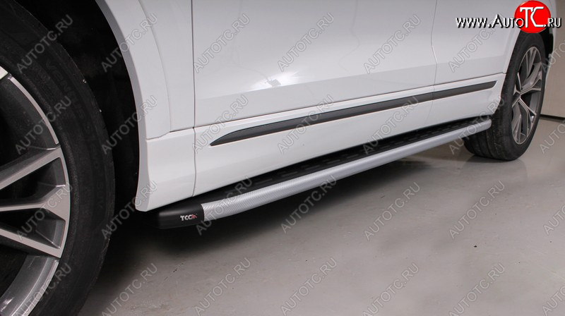 30 999 р. Пороги алюминиевые с пластиковой накладкой ТСС Тюнинг  Audi Q8  4MN (2018-2022) (карбон серебро)  с доставкой в г. Кемерово