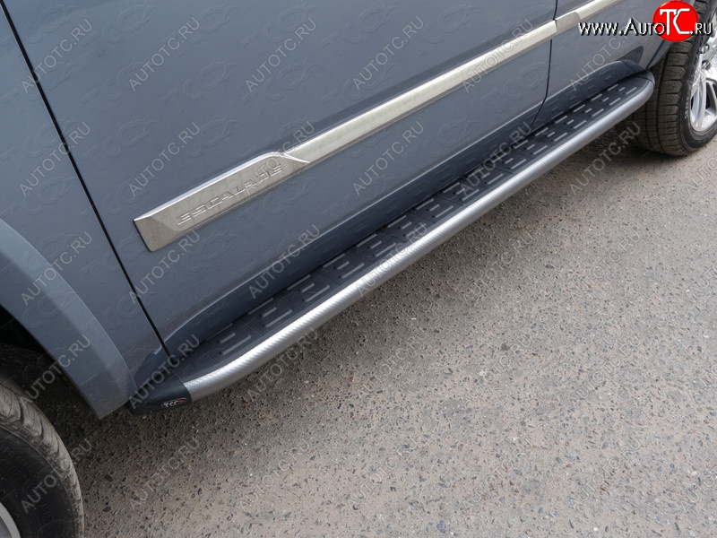 21 999 р. Пороги алюминиевые с пластиковой накладкой ТСС Тюнинг  Cadillac Escalade  GMTK2 джип 5 дв. (2015-2020) короткая база (Карбон серые)  с доставкой в г. Кемерово
