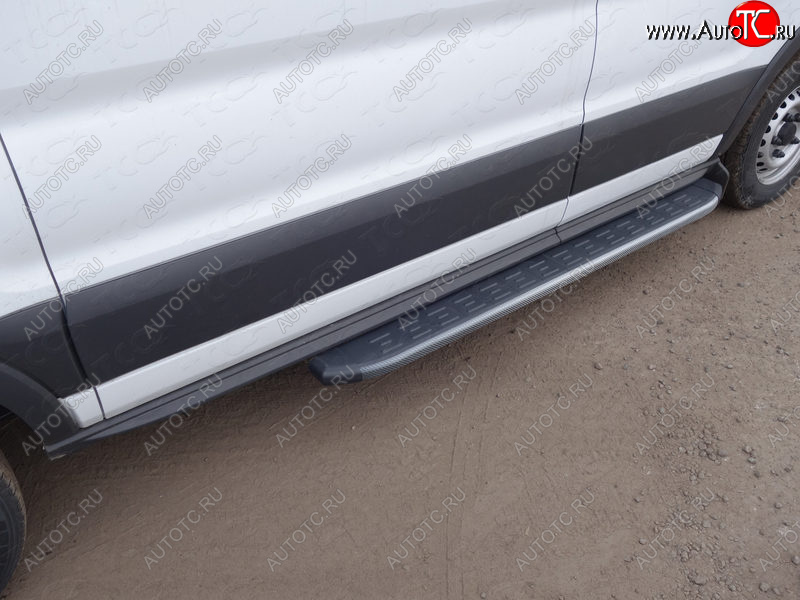 10 999 р. Правый порог алюминиевый с пластиковой накладкой, ТСС Тюнинг Ford Transit Connect (2013-2018) (карбон)  с доставкой в г. Кемерово