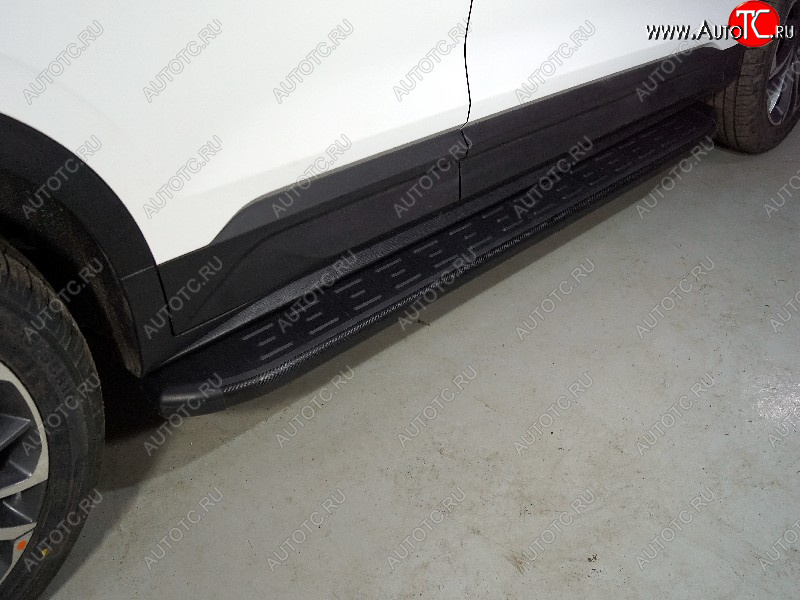 21 999 р. Пороги алюминиевые с пластиковой накладкой ТСС Тюнинг  Geely Coolray  SX11 (2018-2023) дорестайлинг (карбон черные)  с доставкой в г. Кемерово