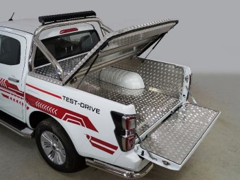 Защита кузова (для крышки) d 76,1 мм со светодиодной фарой ТСС Тюнинг Isuzu D-Max  RG (2020-2023) DoubleCab (нержавейка)