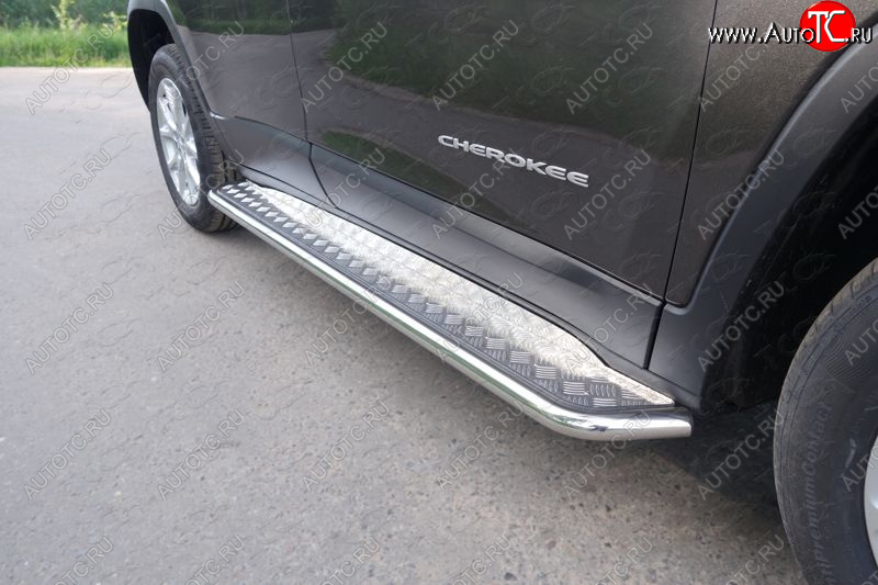 29 999 р. Пороги с площадкой 42,4 мм ТСС Тюнинг Jeep Cherokee KL дорестайлинг (2014-2017) (серые)  с доставкой в г. Кемерово