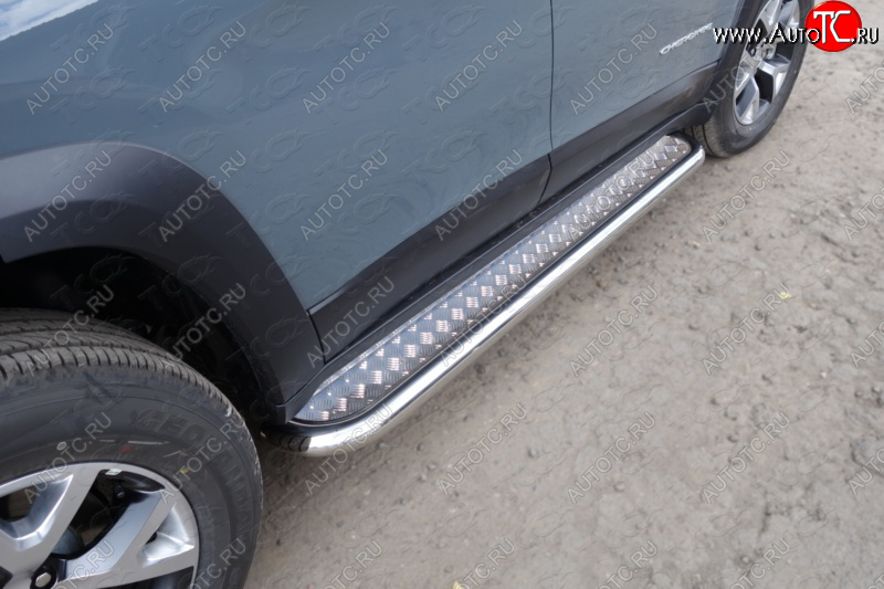 34 799 р. Пороги с площадкой (Trailhawk, нержавейка 60,3 мм) ТСС Тюнинг Jeep Cherokee KL дорестайлинг (2014-2017) (Лист алюминий)  с доставкой в г. Кемерово