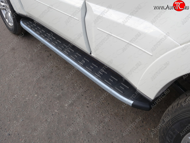 21 999 р. Пороги алюминиевые с пластиковой накладкой, ТСС Тюнинг  Mitsubishi Pajero  4 V90 (2014-2020) 2-ой рестайлинг (карбон серебро)  с доставкой в г. Кемерово