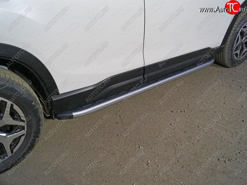 21 999 р. Пороги алюминиевые с пластиковой накладкой, ТСС Тюнинг  Subaru Forester  SK/S14 (2018-2021) дорестайлинг (карбон серебро)  с доставкой в г. Кемерово