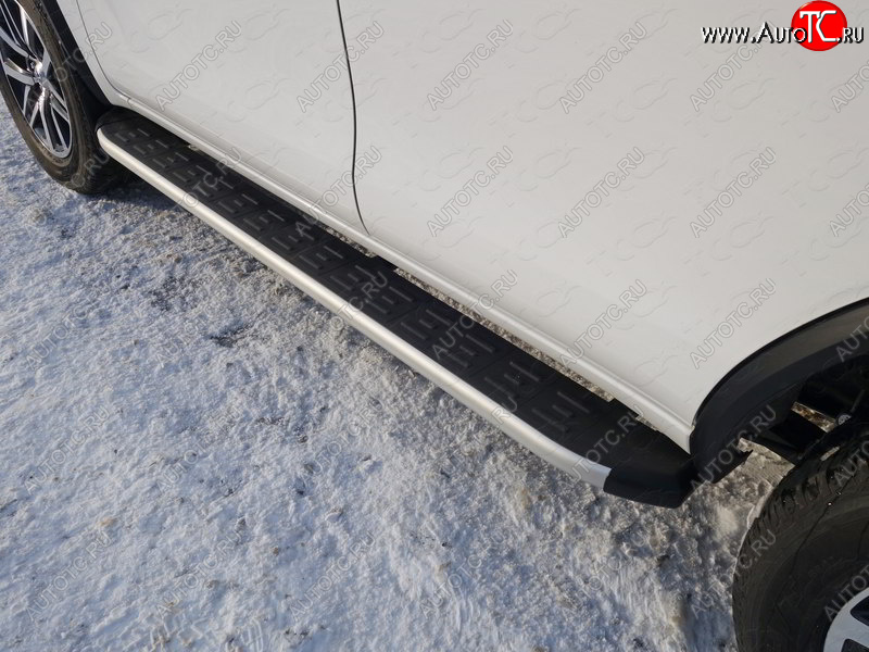 20 599 р. Пороги алюминиевые с пластиковой накладкой ТСС Тюнинг  Toyota Fortuner  AN160 (2015-2020) дорестайлинг (серые)  с доставкой в г. Кемерово