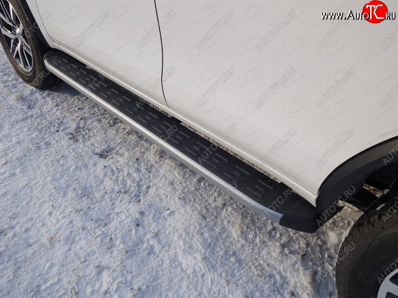 21 999 р. Пороги алюминиевые с пластиковой накладкой, ТСС Тюнинг  Toyota Fortuner  AN160 (2015-2020) дорестайлинг (карбон серебро)  с доставкой в г. Кемерово