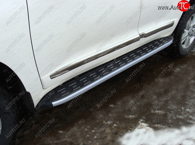 21 999 р. Пороги алюминиевые с пластиковой накладкой (кроме EXECUTIVE) ТСС Тюнинг  Toyota Land Cruiser  200 (2015-2021) 2-ой рестайлинг (карбон серебро)  с доставкой в г. Кемерово